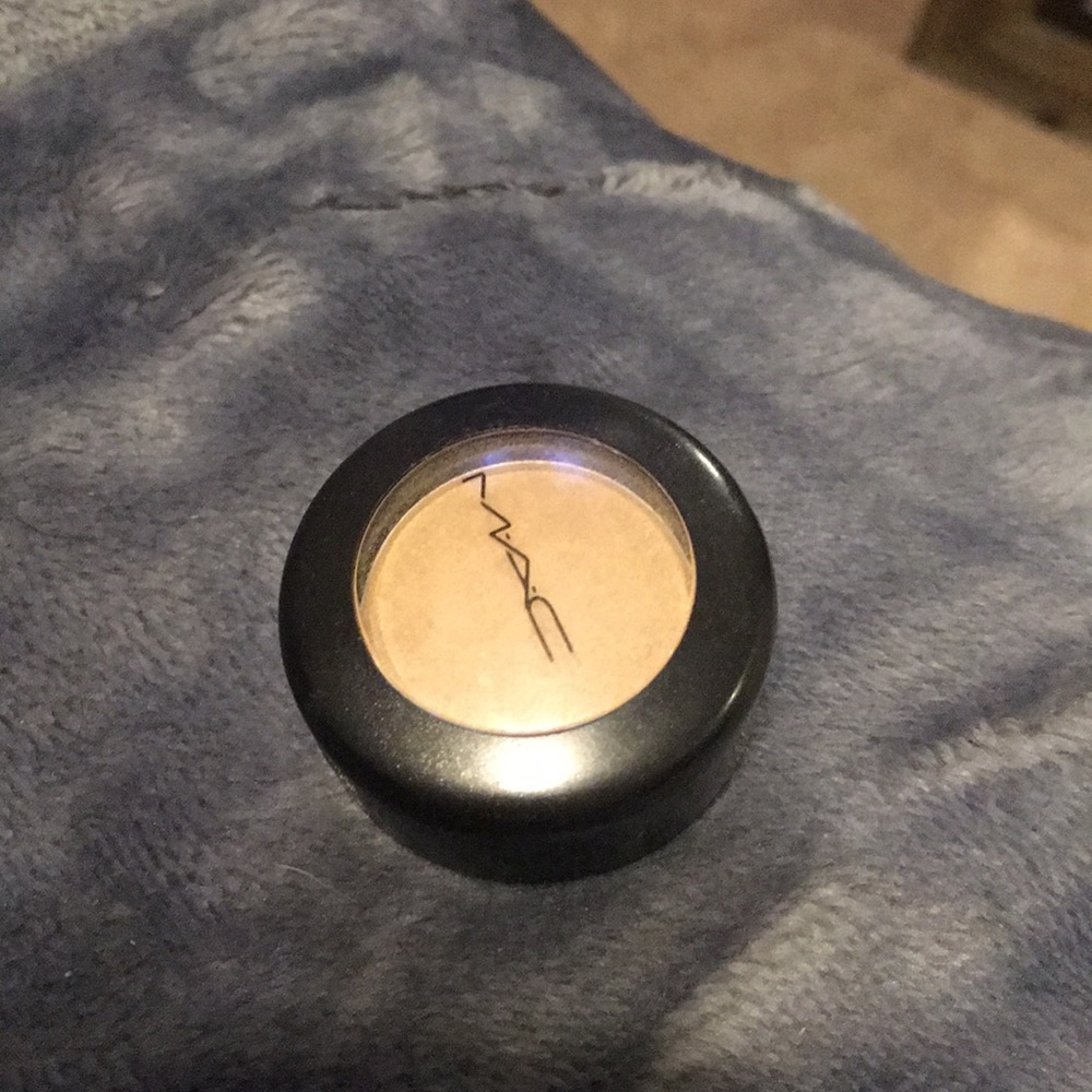 Mac Rice Paper shimmer eyeshadow